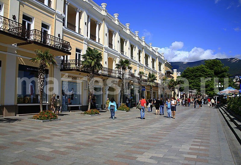 Ялта крым улицы. Ялта центр города улочки. Ялта Центральная улица. Главная улица Ялты. Ялта центр города улица.